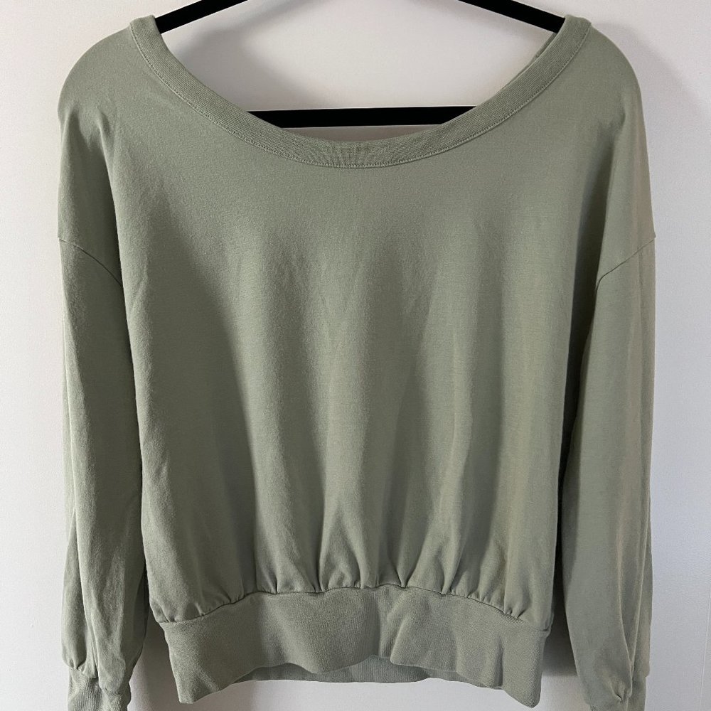 Cuyana Sweatshirt.